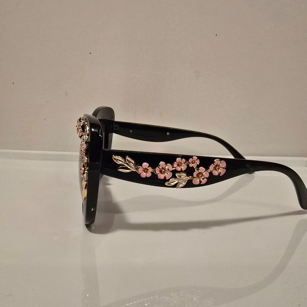 Torrid- Rosette Cateye Sunglasses- Black - Picture 6 of 7
